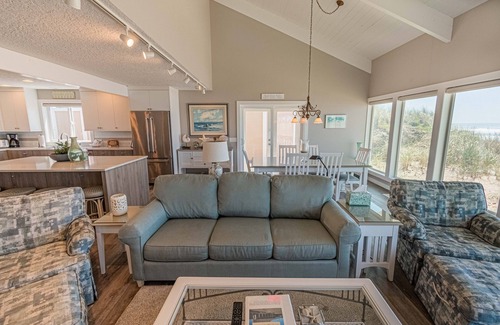 Neskowin House | Oceanfront home in gated community, deck, bbq, enjoy with river and ocean views