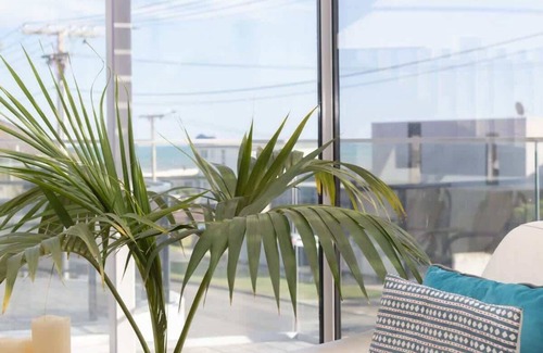 Rewa House | Oceanfront Home Near Fitzroy Beach