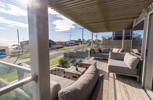 Rewa House | Oceanfront Home Near Fitzroy Beach