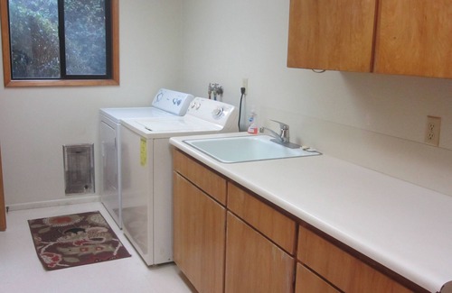 Brookings House | Oceanfront home, private beach staircase; Family & Pet Friendly. Low Rates!