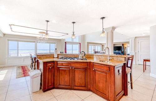 Rockaway Beach House | Oceanfront Home with Private Hot Tub & Amazing Beach Views - Dogs Welcome