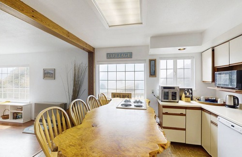 Trinidad House | Oceanfront home with amazing views, hot tub, WiFi & deck - hiking nearby