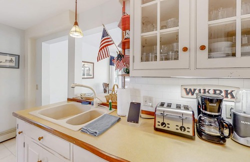 Boothbay Harbor House | Oceanfront house with dock, kayaks, deck, and gas grill