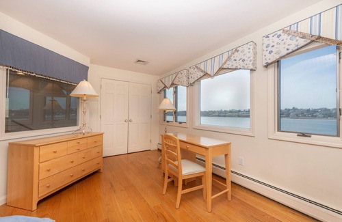 Kenyon House | Oceanfront House in Narragansett