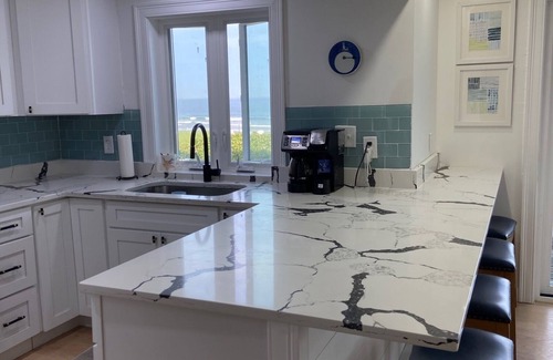 Biddeford House | Oceanfront house on exclusive Fortunes Rocks Beach