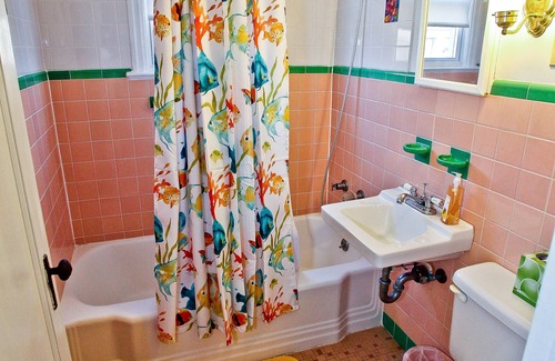 Ocean Grove House | OCEANFRONT, HUGE SUITE SLEEPS 6 , Ocean Views Galore! Great outdoor deck!