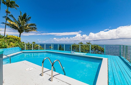 Kapoho House | Oceanfront in Hilo Hale Kai Suites Heritage Room - Queen Bed, Private Bath