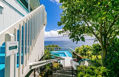 Kapoho House | Oceanfront in Hilo Hale Kai Suites Heritage Room - Queen Bed, Private Bath
