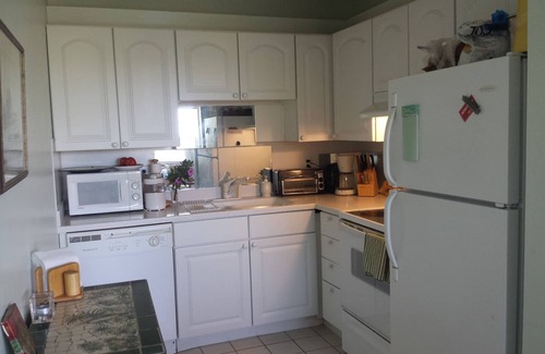 Indian River Shores Condo | Oceanfront in Indian River Shores. Heated pool, clubhouse. Charming Vero Beach