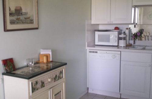 Indian River Shores Condo | Oceanfront in Indian River Shores. Heated pool, clubhouse. Charming Vero Beach