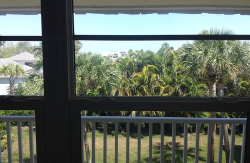 Indian River Shores Condo | Oceanfront in Indian River Shores. Heated pool, clubhouse. Charming Vero Beach