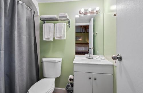 Fort Pierce Hotel | Oceanfront Inn Room #10- Standard Room - King Bed