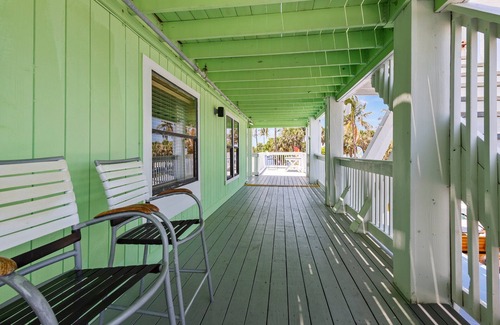 Fort Pierce Hotel | Oceanfront Inn Room #7 - Partial Ocean View - King Bed