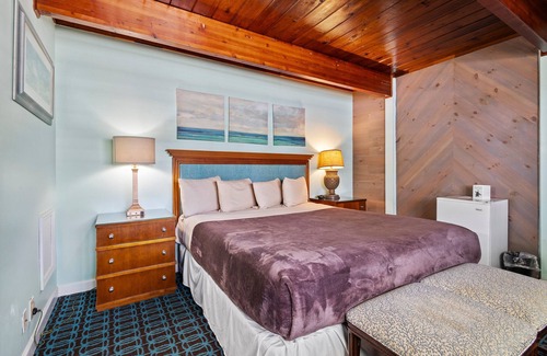 Fort Pierce Hotel | Oceanfront Inn Room #9 - Inlet View - King Bed