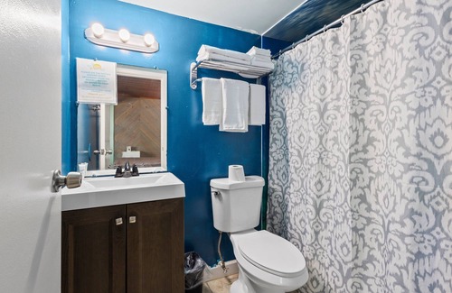 Fort Pierce Hotel | Oceanfront Inn Room #9 - Inlet View - King Bed