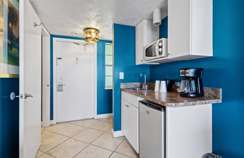 Fort Pierce Hotel | Oceanfront Inn Room #20- Ocean View Balcony, 2 Full Beds