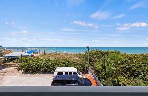 Fort Pierce Hotel | Oceanfront Inn Room #20- Ocean View Balcony, 2 Full Beds