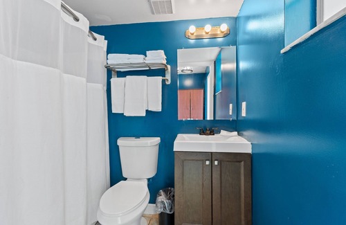 Fort Pierce Hotel | Oceanfront Inn Room #21- Ocean View Balcony, King Bed