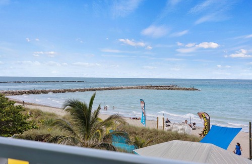 Fort Pierce Hotel | Oceanfront Inn Room #22- Ocean View Balcony, 2 Full Beds