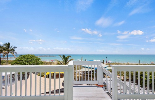 Fort Pierce Hotel | Oceanfront Inn Suite #12- Ocean View Balcony - King Bed