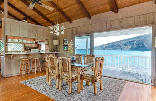 Honaunau-Napoopoo House | Oceanfront Kealakekua Bay Retreat w/Breathtaking Views from Every Room