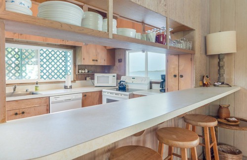 Honaunau-Napoopoo House | Oceanfront Kealakekua Bay Retreat w/Breathtaking Views from Every Room