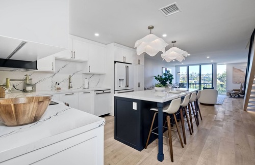Encinitas Condo | Oceanfront | Luxury Remodel | Pool | Walk 2 Dining