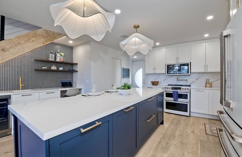 Encinitas Condo | Oceanfront | Luxury Remodel | Pool | Walk 2 Dining