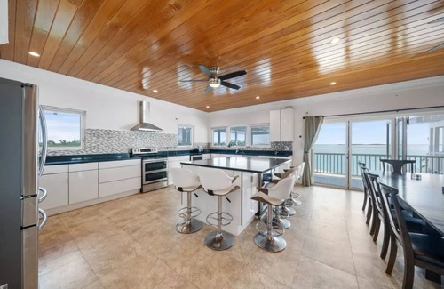George Town House | Oceanfront mansion, heated infinity pool. 6 double rooms, 11 beds can sleep 18