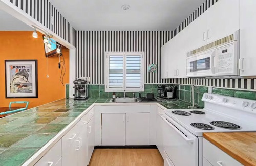 Bokeelia House | Oceanfront Multi-Family Retreat/4 Bed, 4.5 Bath/2 Fully Equipped Kitchens!