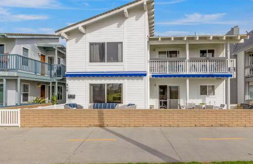 Balboa Peninsula House | Oceanfront Oasis in Newport Beach Steps to Balboa Park, Pier, and The Fun Zone!