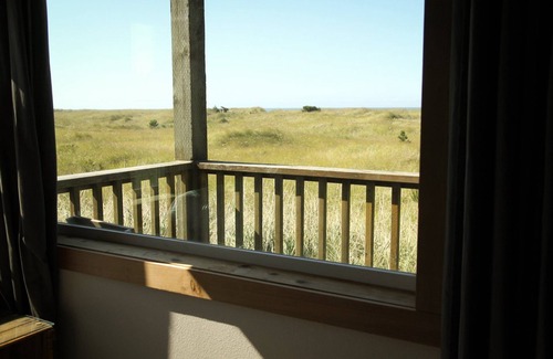 Long Beach Hotel | Oceanfront Oasis: Long Beach Retreat Near Discovery Trail! Pets Allowed, Pool.