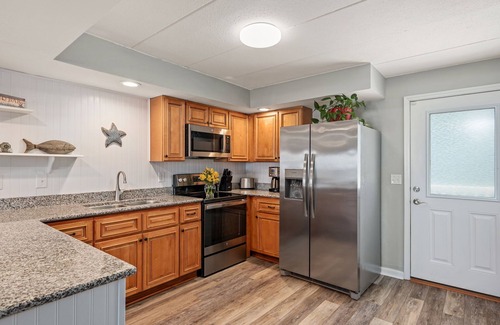 South Nags Head Condo | Oceanfront Oasis! Walk-in Shower, Private Patio, Pools, Avail: 10-11 - 10-17