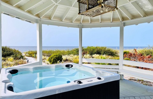 Alligator Point House | Oceanfront on a Private Beach-Hot Tub-Beautifully Remodeled-Dog Friendly Beach