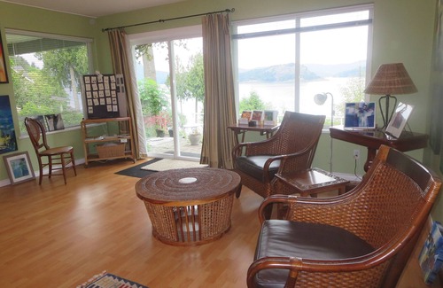 Cowichan Bay House | Oceanfront-One Acre-Spectacular Views, Free Internet - Hot tub-Close to Victoria