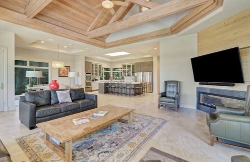 Beach Lagoon House | Oceanfront Paradise:Luxurious 8-Bedroom Home with Pool and Spectacular Views!