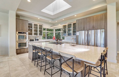 Beach Lagoon House | Oceanfront Paradise:Luxurious 8-Bedroom Home with Pool and Spectacular Views!