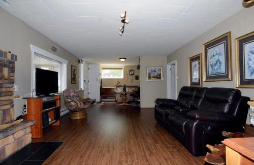 Comox Apartment | Oceanfront Paradise