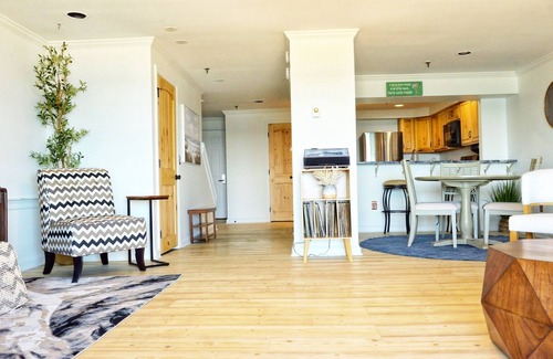 Old Orchard Beach Condo | Oceanfront Penthouse 2BR 2.5BA 6th floor views