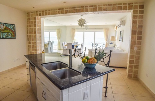 Emiliano Zapata Condo | OCEANFRONT PENTHOUSE, *BREATHTAKING VIEWS*