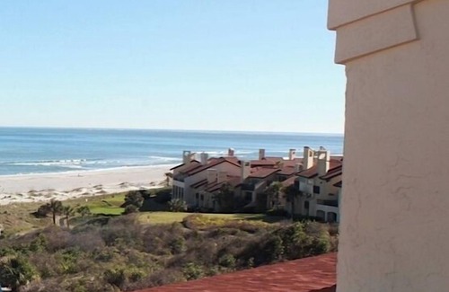 Fernandina Beach Villa | Oceanfront Penthouse Views,Elegant Natural Finishes,WiFi, 5 TV's, 4Bed, 3Bath