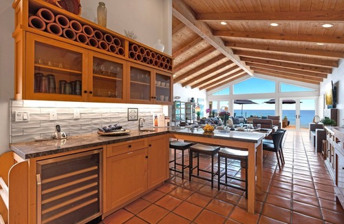 Beach Barber Tract House | Oceanfront Playa Vista La Jolla Pool + Coastal Luxe