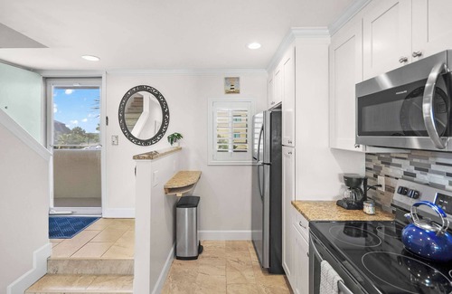 Crescent Beach Condo | Oceanfront, Pool, Tennis, BBQ, Patio, Free Parking