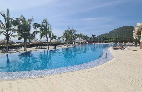 Pozos Colorados Apartment | Oceanfront Pools & Jacuzzi in Private Club