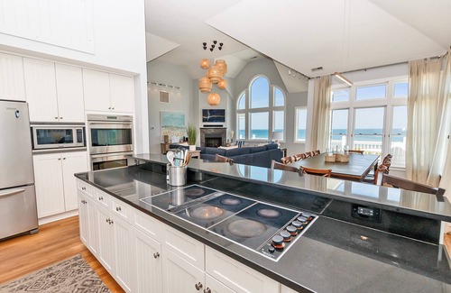 Pine Island House | OCEANFRONT, Poolside Bar, Private Pool, Ocean Views, PI49, Treasure Island