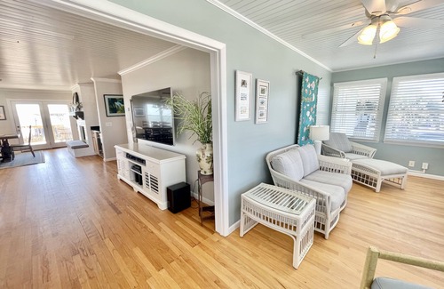 Oak Island House | Oceanfront, private beach access, Sleep 22, elevator seven bedroom, 4 1/2 bath