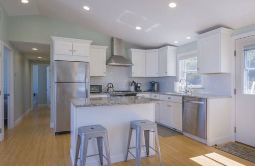 East Sandwich Cottage | Oceanfront Property with AC in Scorton Shores