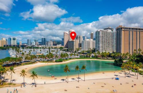 Waikiki Apartment | Oceanfront Renovated Getaway in Waikiki