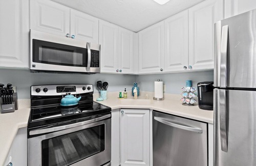 Cape Caneveral Beach Gardens Condo | Oceanfront Resort Style | Heated Pool | 1 Bed+Flex | Ground Floor | Beach Gear