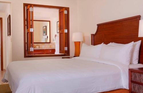 Ko Olina Resort | Oceanfront Resort-Beach Access, Close to Oahu's Popular Sites